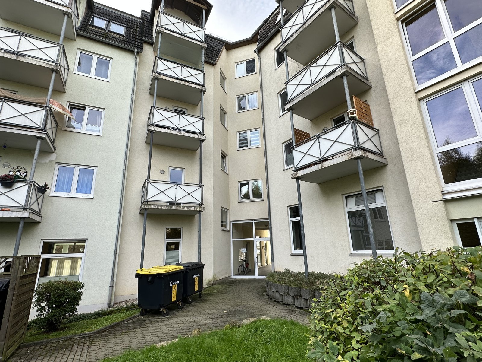 Büro/Praxis in günstig gelegenem WGH, Neubau 1996, 1.OG, ca. 125 m², Balkon, Modernisierungsbedarf