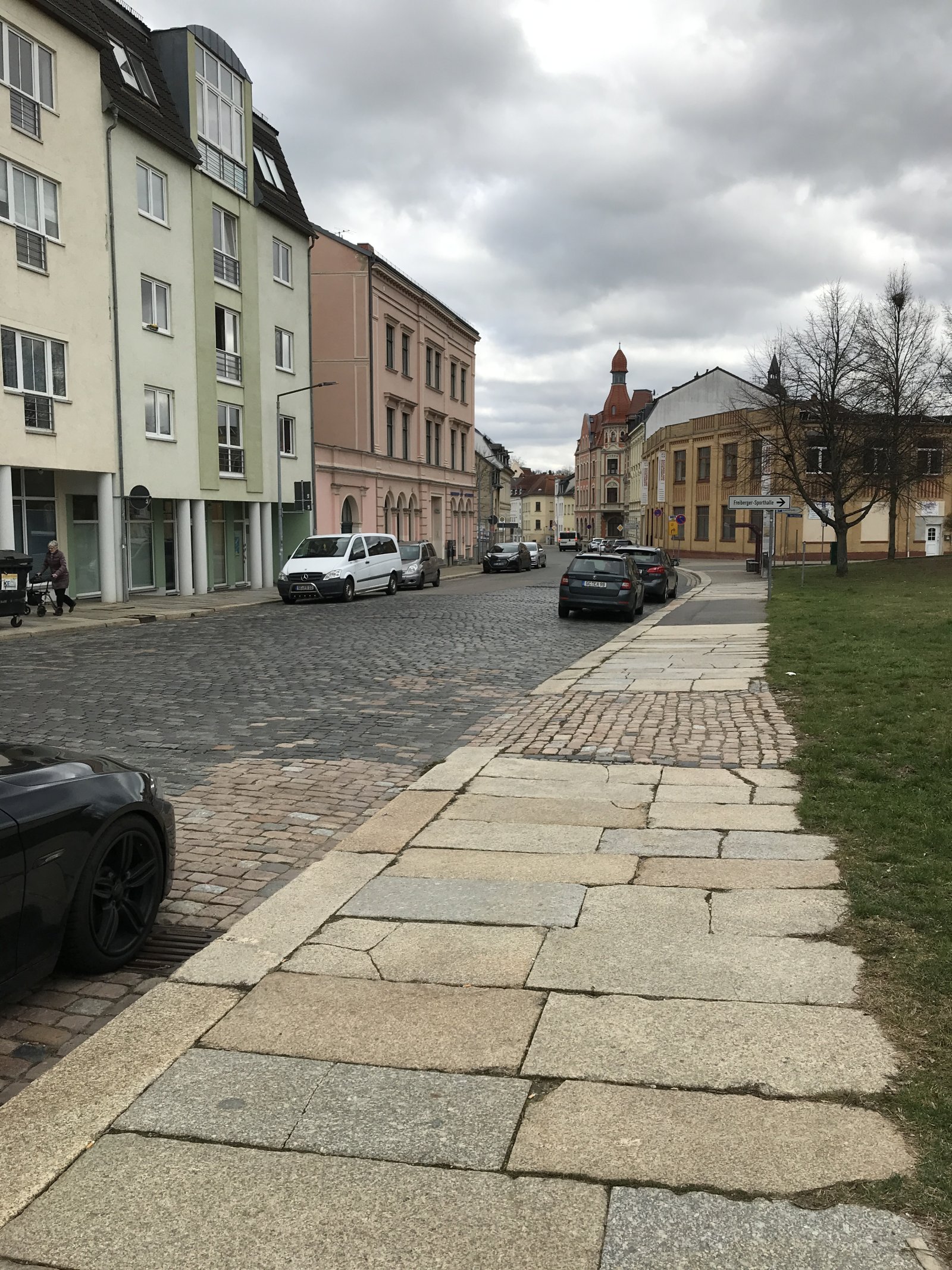 Büro/Praxis in günstig gelegenem WGH, Neubau 1996, 1.OG, ca. 125 m², Balkon, Modernisierungsbedarf