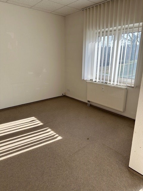 Büro/Praxis in günstig gelegenem WGH, Neubau 1996, 1.OG, ca. 125 m², Balkon, Modernisierungsbedarf