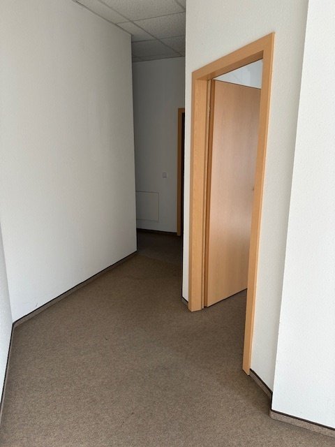 Büro/Praxis in günstig gelegenem WGH, Neubau 1996, 1.OG, ca. 125 m², Balkon, Modernisierungsbedarf