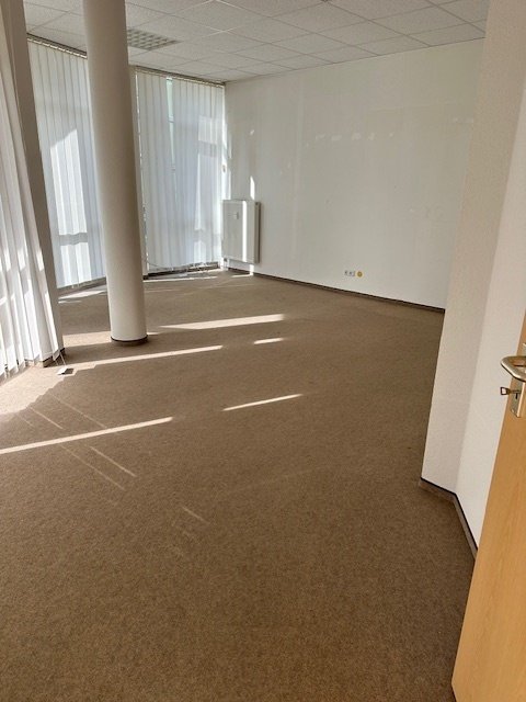 Büro/Praxis in günstig gelegenem WGH, Neubau 1996, 1.OG, ca. 125 m², Balkon, Modernisierungsbedarf