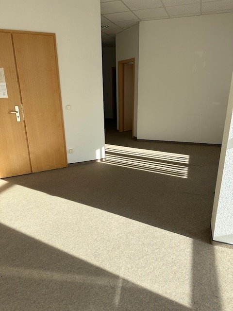 Büro/Praxis in günstig gelegenem WGH, Neubau 1996, 1.OG, ca. 125 m², Balkon, Modernisierungsbedarf