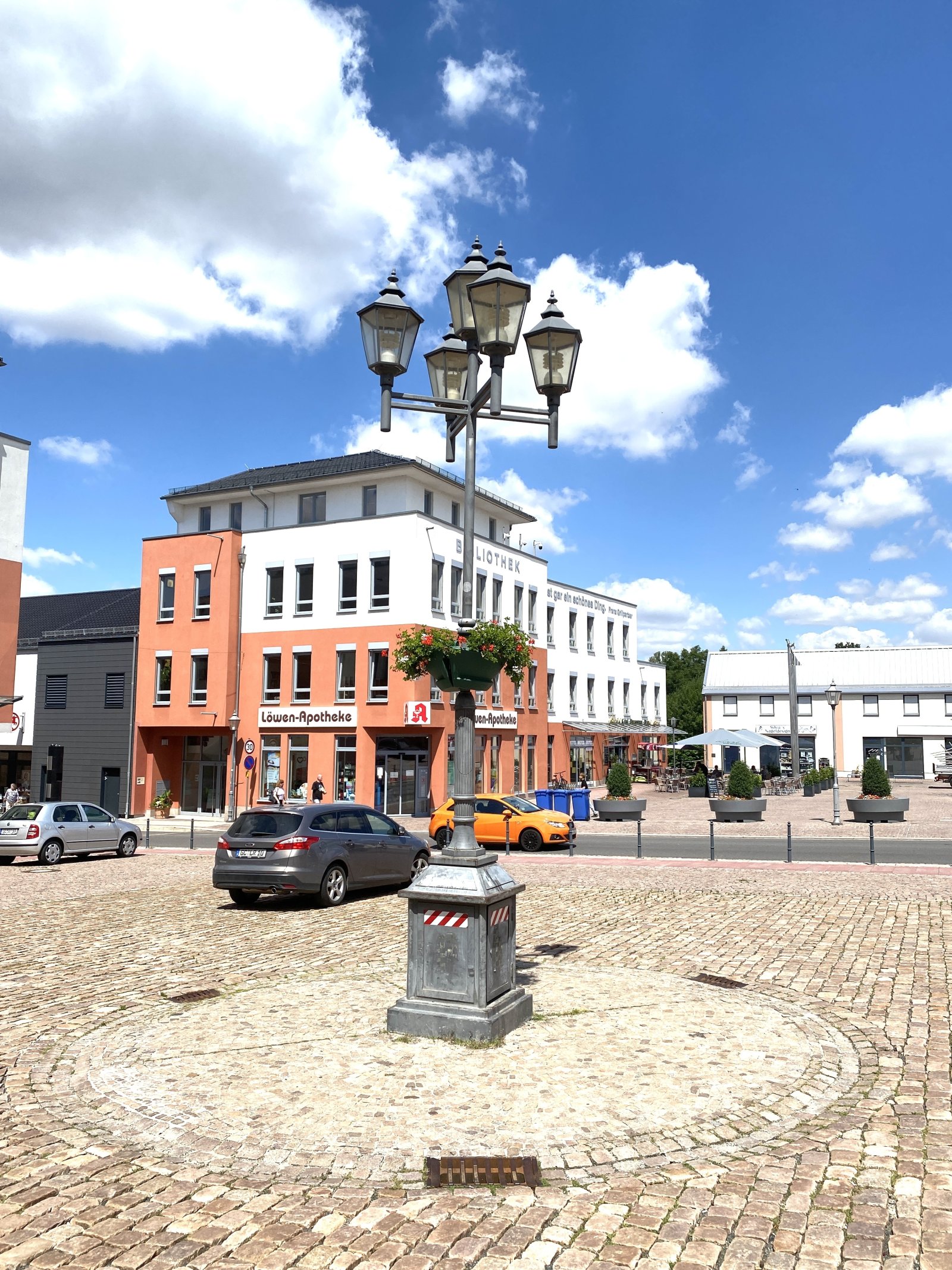 Büro/Praxis in günstig gelegenem WGH, Neubau 1996, 1.OG, ca. 125 m², Balkon, Modernisierungsbedarf