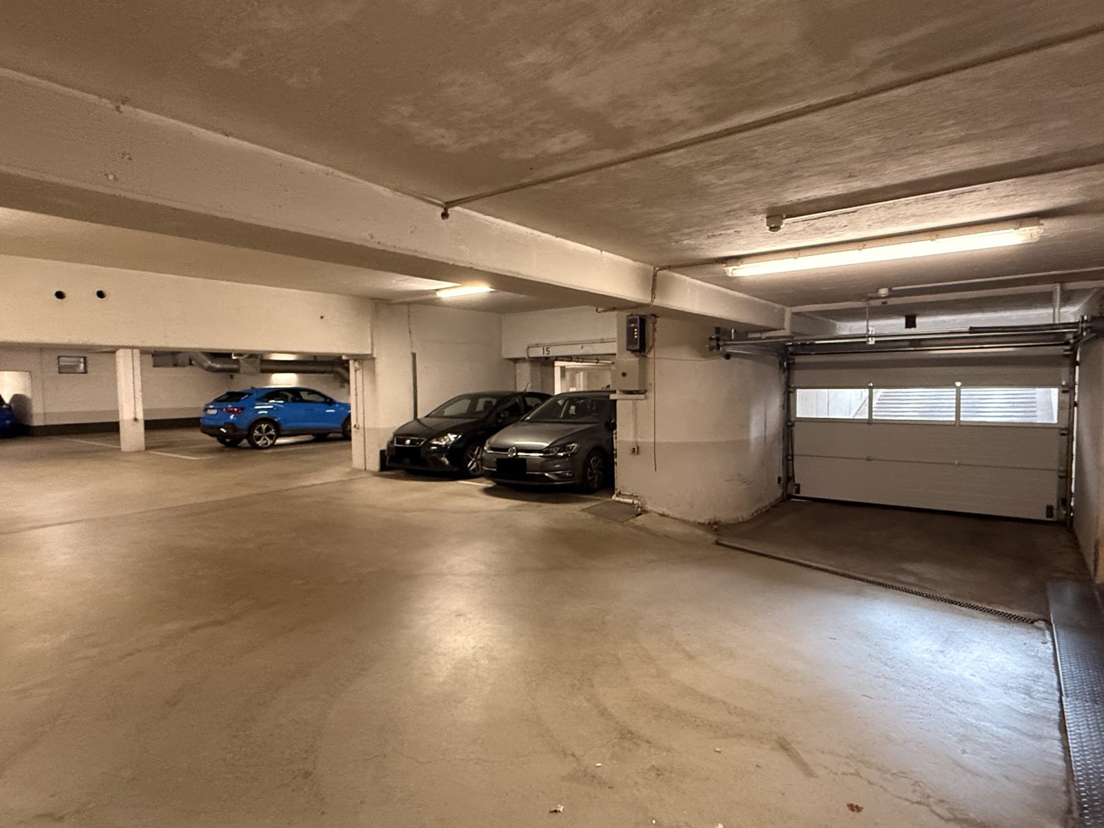 Büroeinheit mit 3 Tiefgaragen-Stellplätzen, Teeküche und Aufzug in zentrumsnaher Lage!