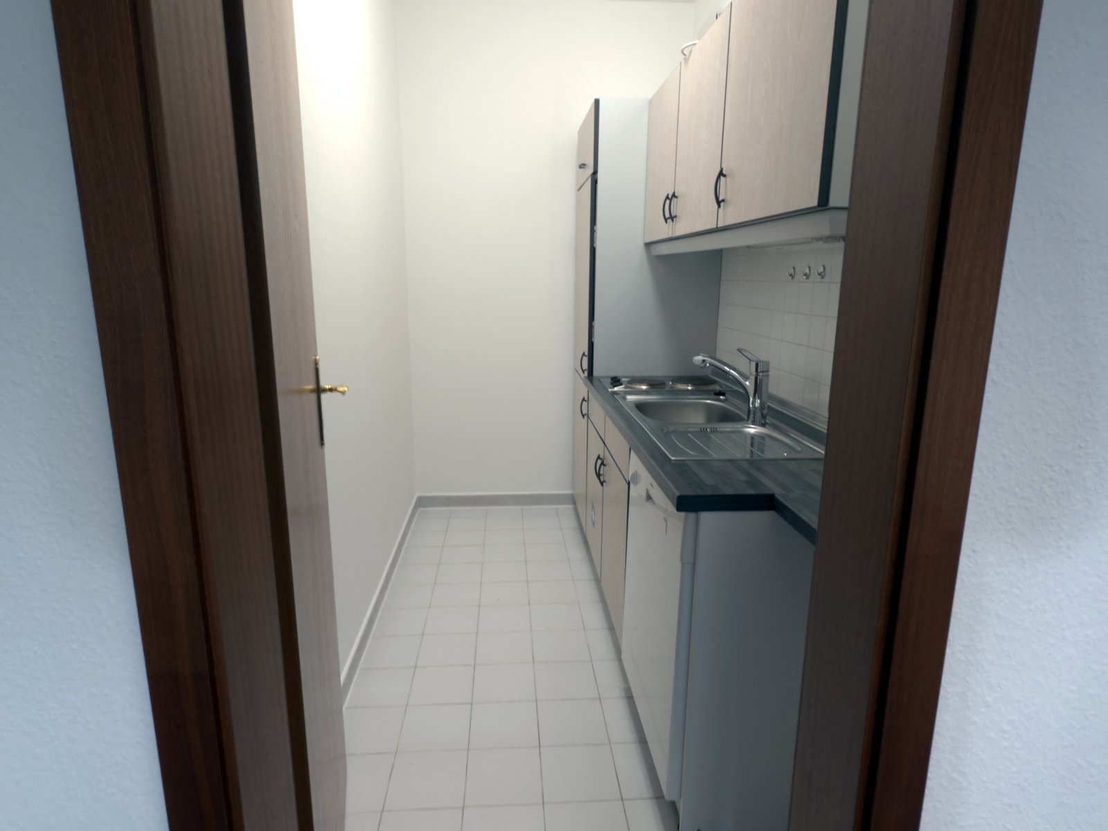 Büroeinheit mit 3 Tiefgaragen-Stellplätzen, Teeküche und Aufzug in zentrumsnaher Lage!