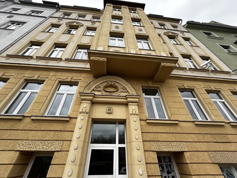 Geräumige, helle 2-Raum-Whg. im EG mit Balkon, Einbauküche und TV im Kochbereich, vermietet!