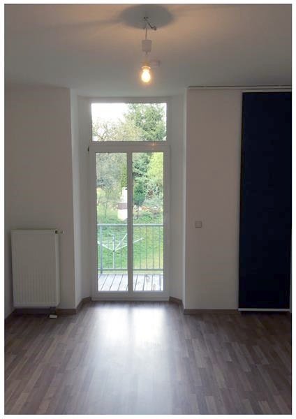 Geräumige, helle 2-Raum-Whg. im EG mit Balkon, Einbauküche und TV im Kochbereich, vermietet!