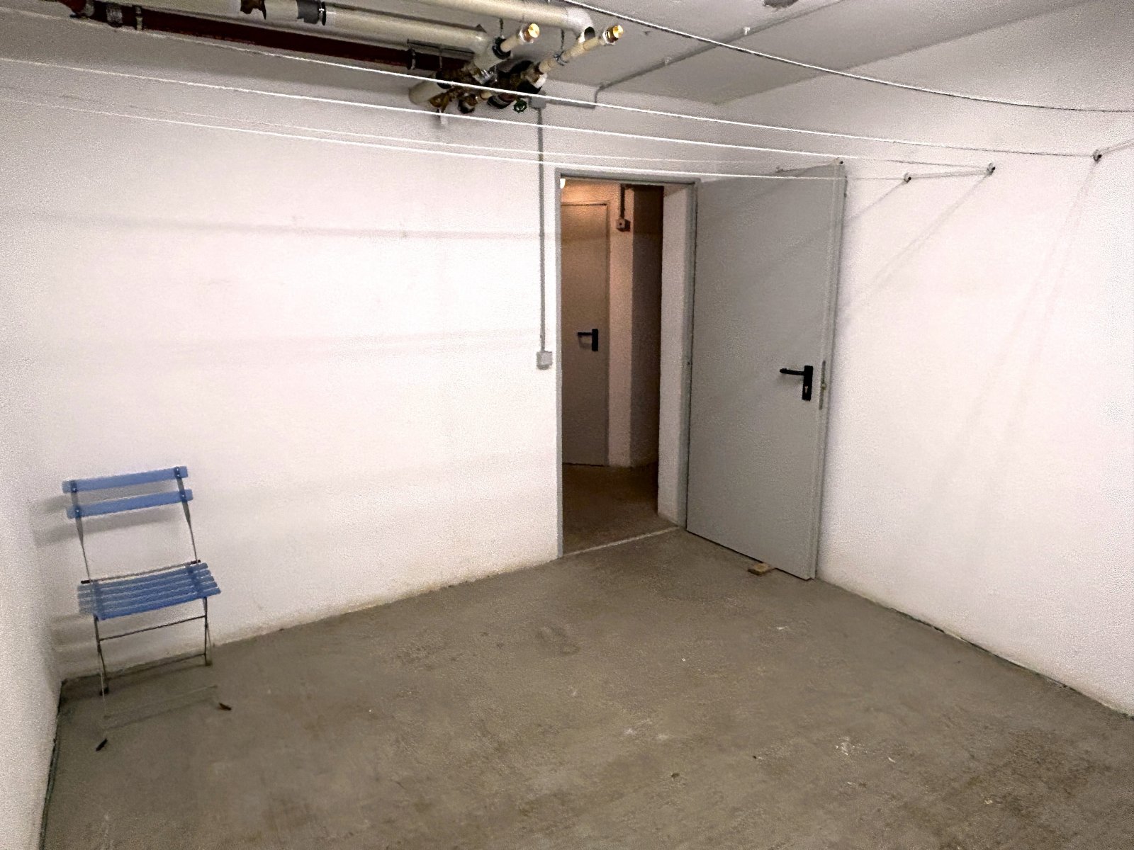 Modern geschnittene 1-Raum-Wohnung mit Loggia in Treuen! Vermietet, Aufzug!