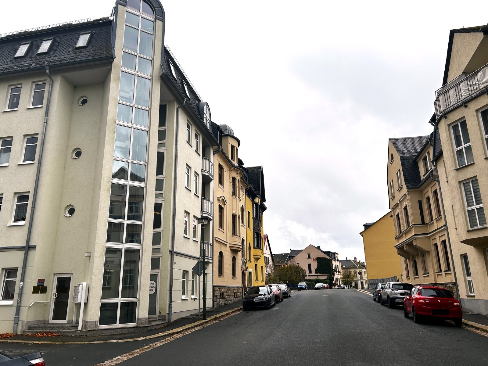 Modern geschnittene 1-Raum-Wohnung mit Loggia in Treuen! Vermietet, Aufzug!