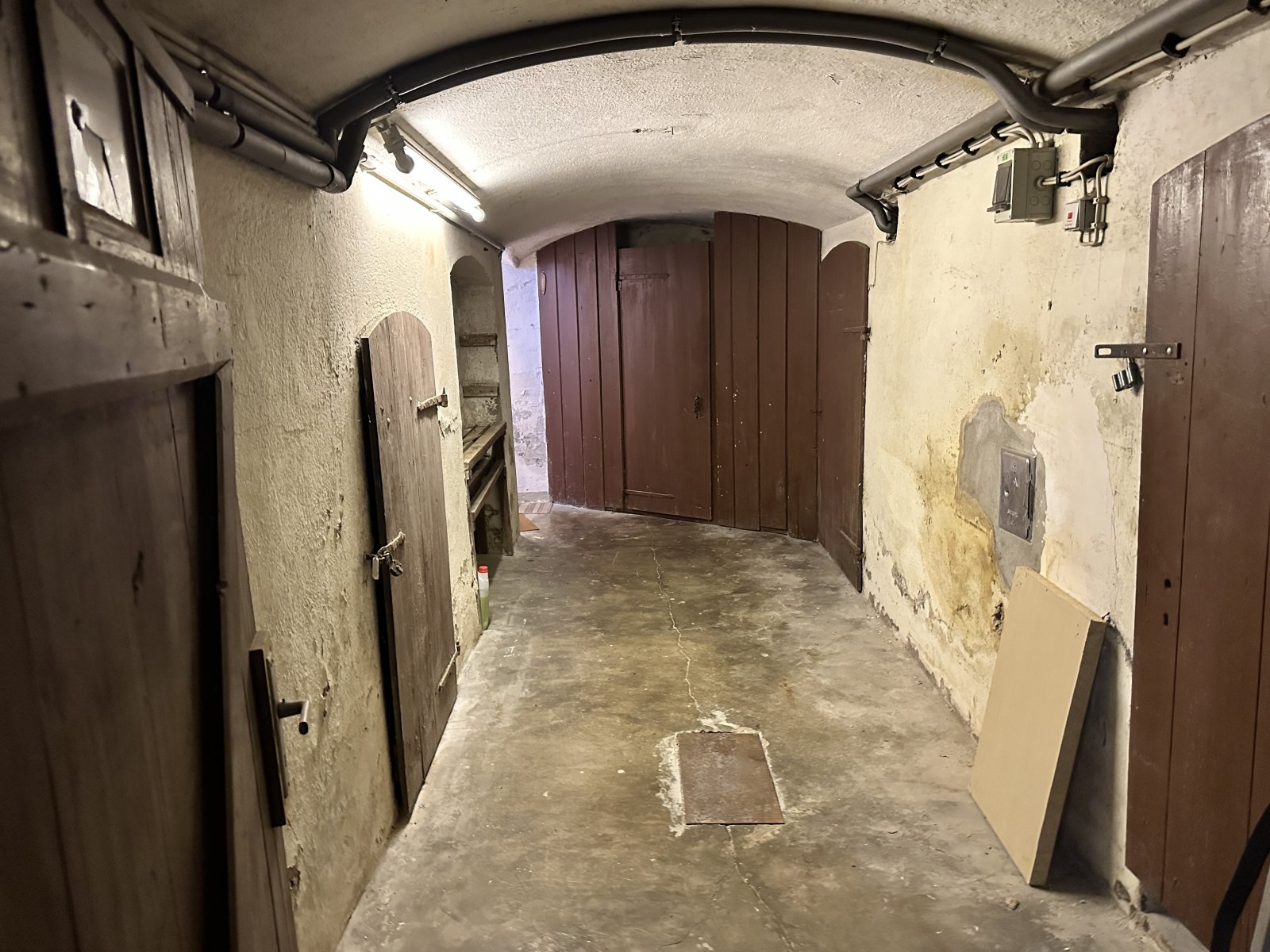 Sanierungsbedürftiges Mehrfamilienhaus mit 3 Wohneinheiten in Klingenthal!