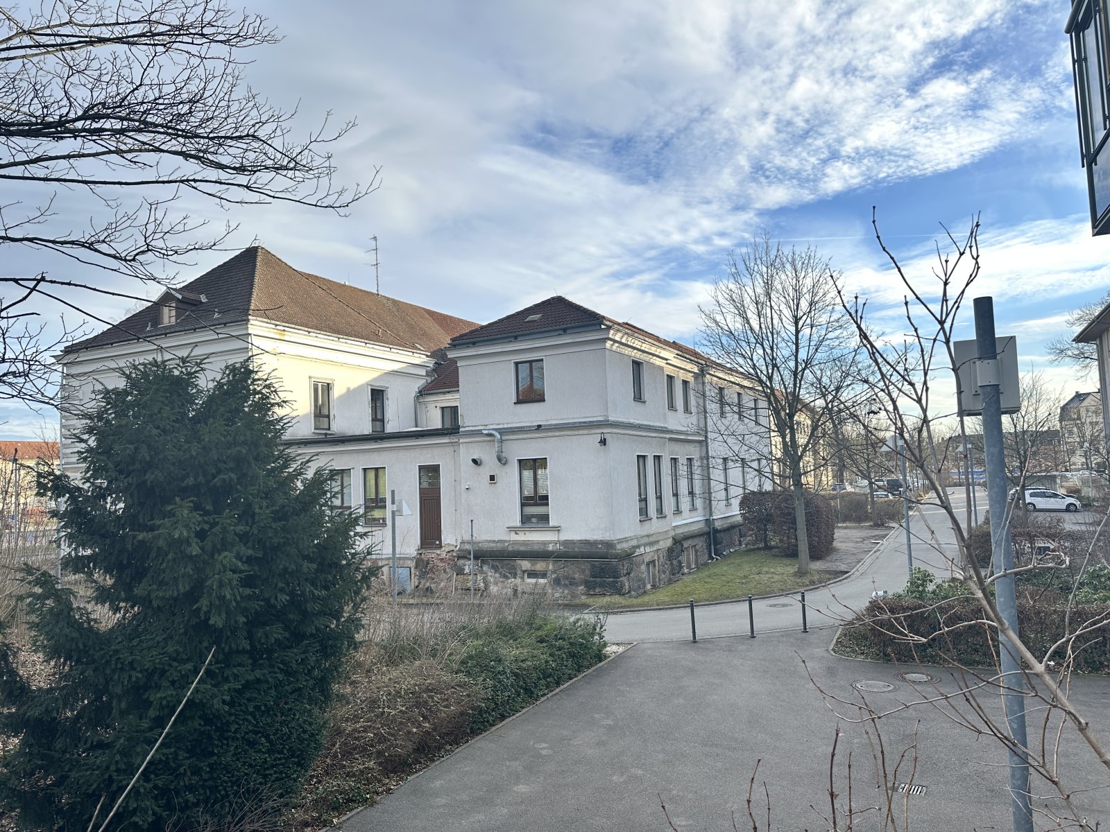 Ehem. MVZ, 42 Stellpl., unvermietet, Denkmalschutz, Sanierungsbedarf