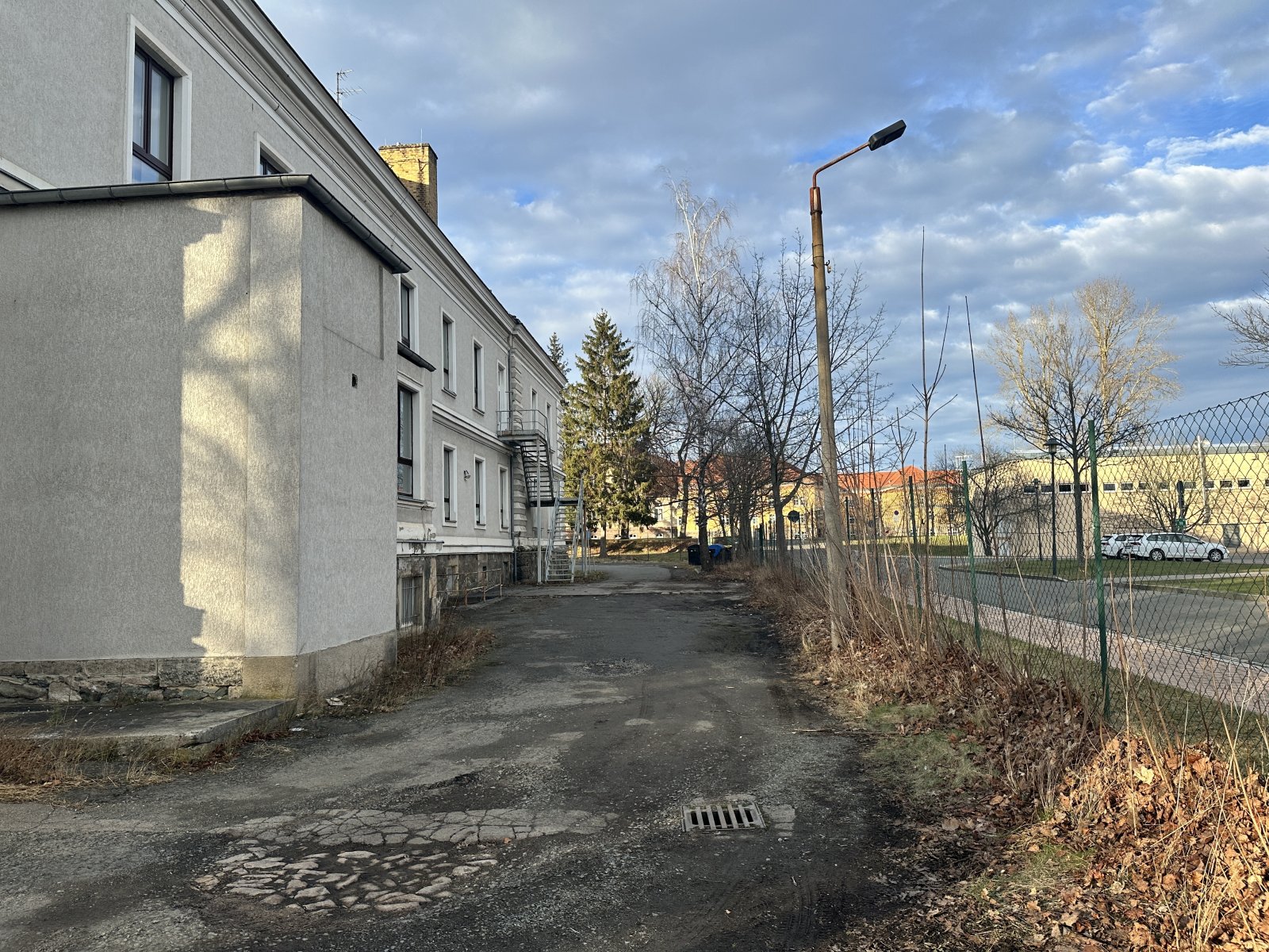 Ehem. MVZ, 42 Stellpl., unvermietet, Denkmalschutz, Sanierungsbedarf