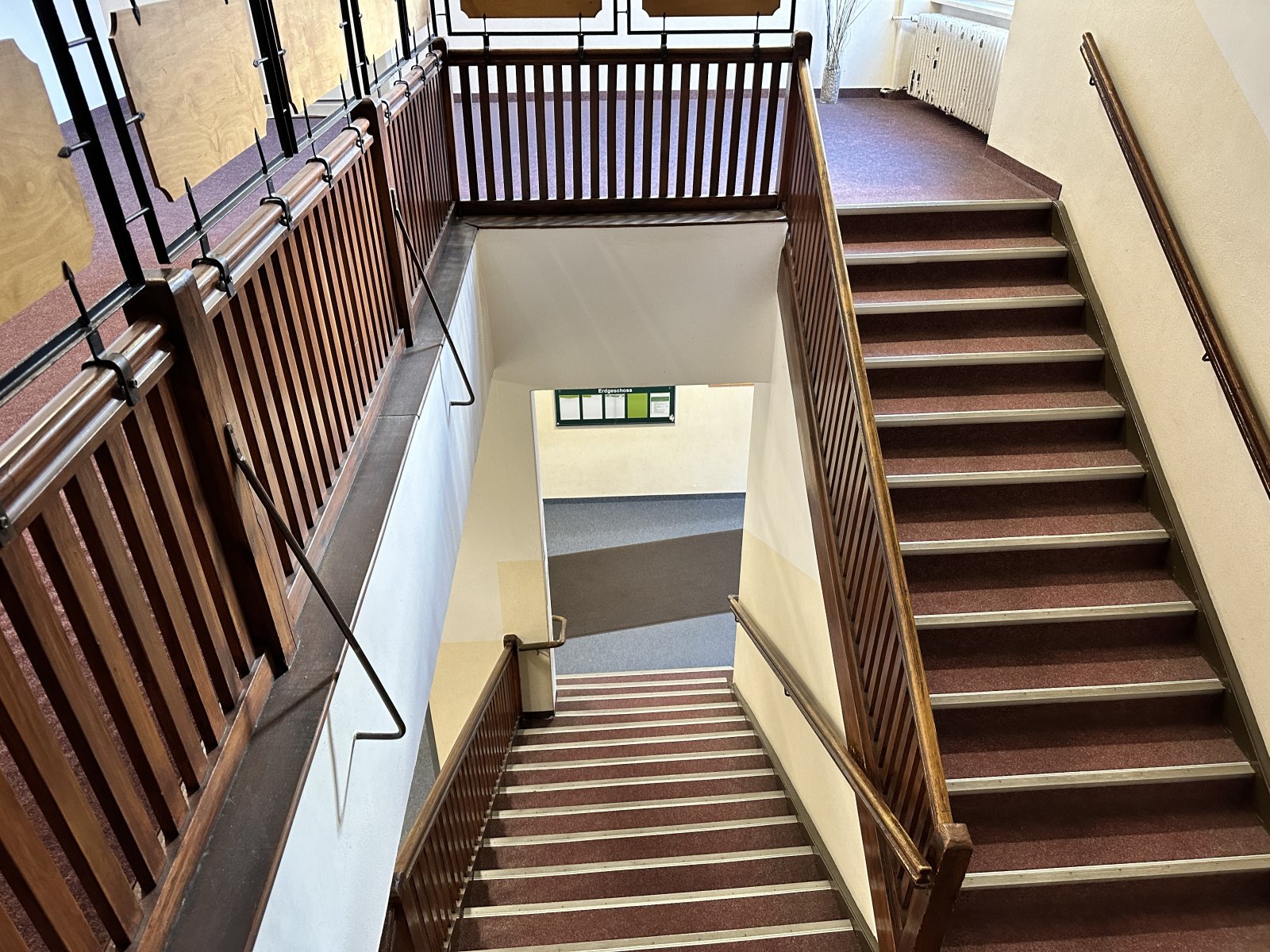 Ehem. MVZ, 42 Stellpl., unvermietet, Denkmalschutz, Sanierungsbedarf