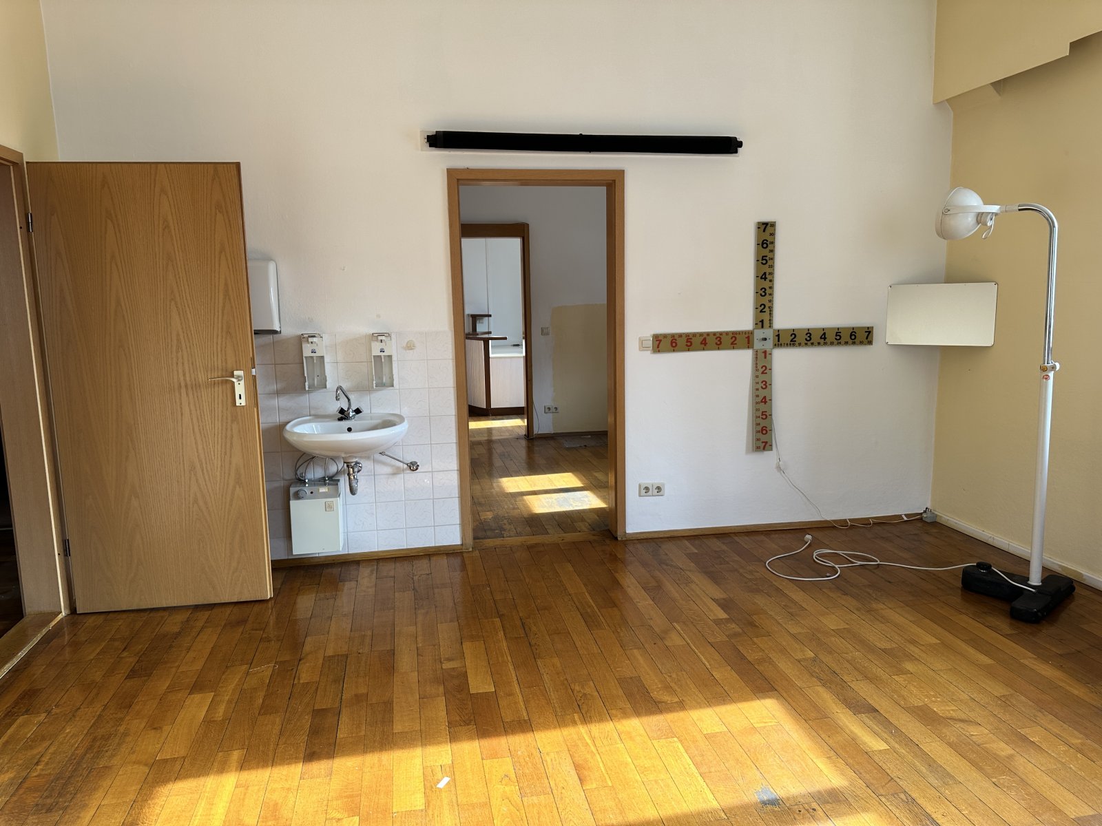 Ehem. MVZ, 42 Stellpl., unvermietet, Denkmalschutz, Sanierungsbedarf