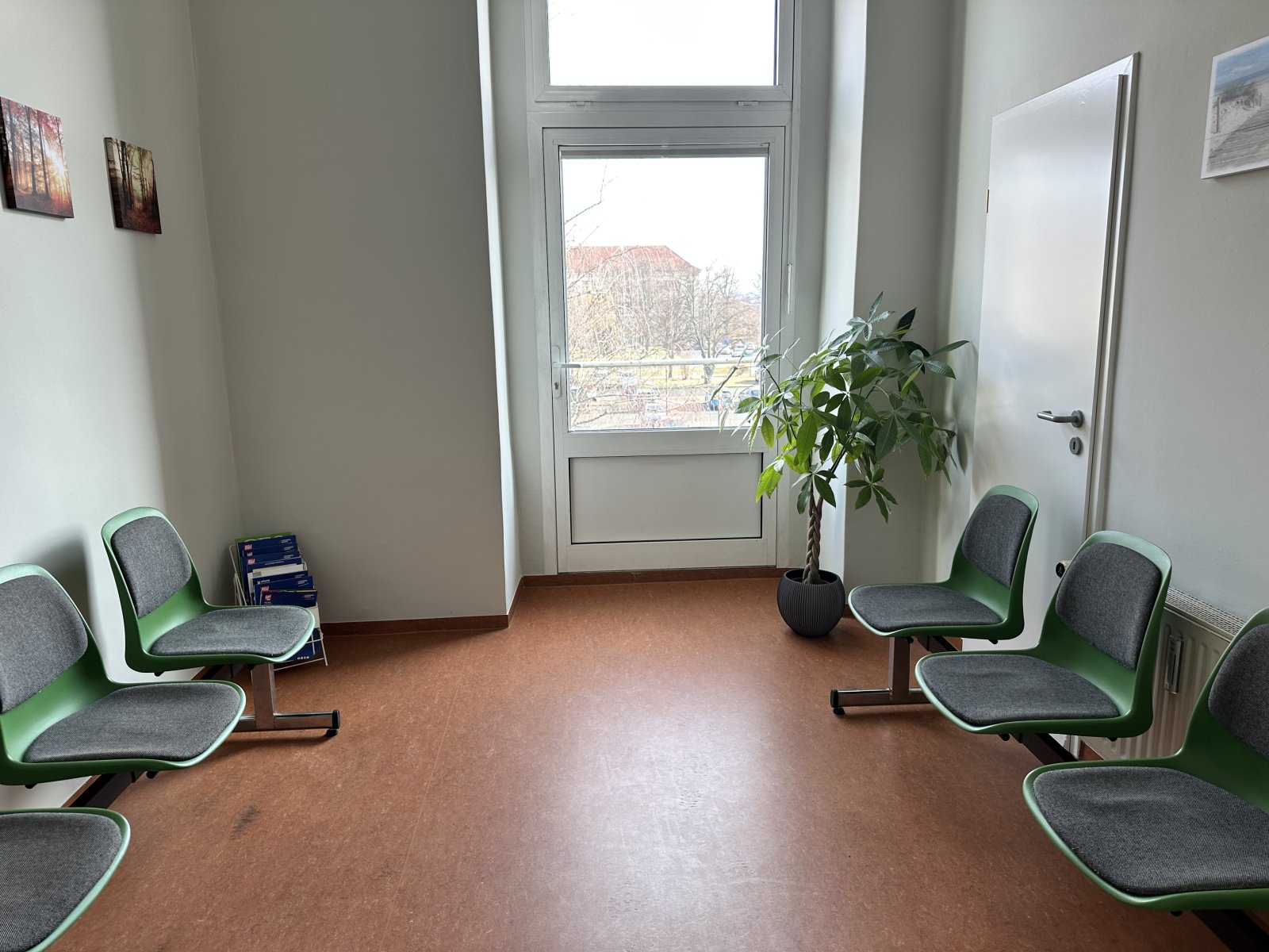 Ehem. MVZ, 42 Stellpl., unvermietet, Denkmalschutz, Sanierungsbedarf