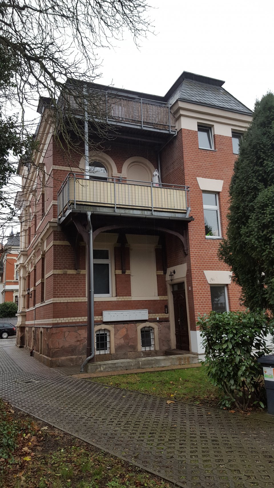 Helle und sehr geräumige 2-Raum-Whg. im DG, mit Stellplatz und Balkon, Nordvorstadt, Muldennähe