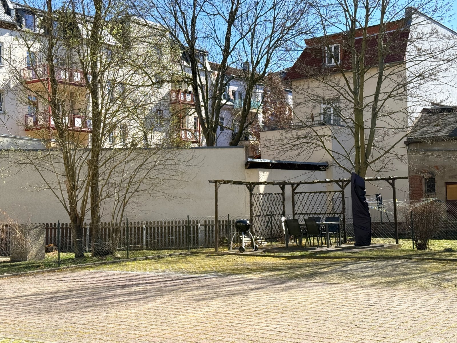 Vermietete 2-Raumwhg. in zentrumsnaher Lage! Großer Südbalkon, EBK, Tageslichtbad u. Stpl.!