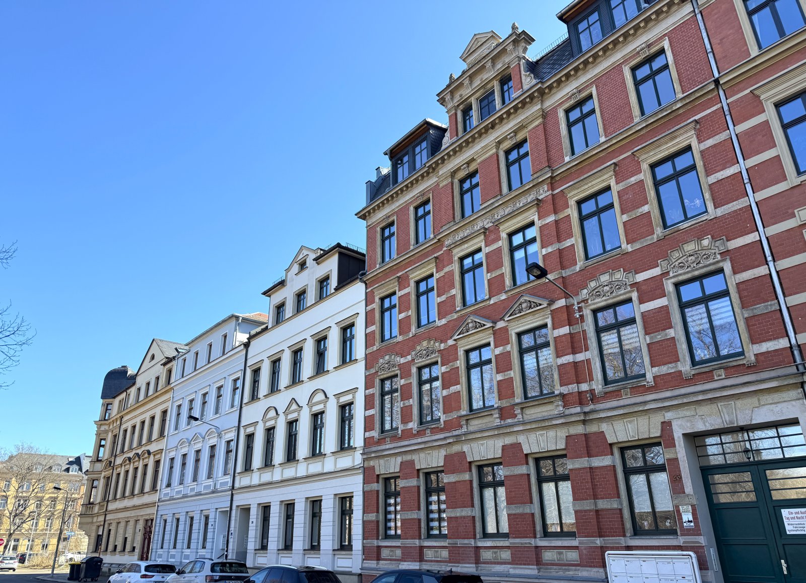 Vermietete 2-Raumwhg. in zentrumsnaher Lage! Großer Südbalkon, EBK, Tageslichtbad u. Stpl.!