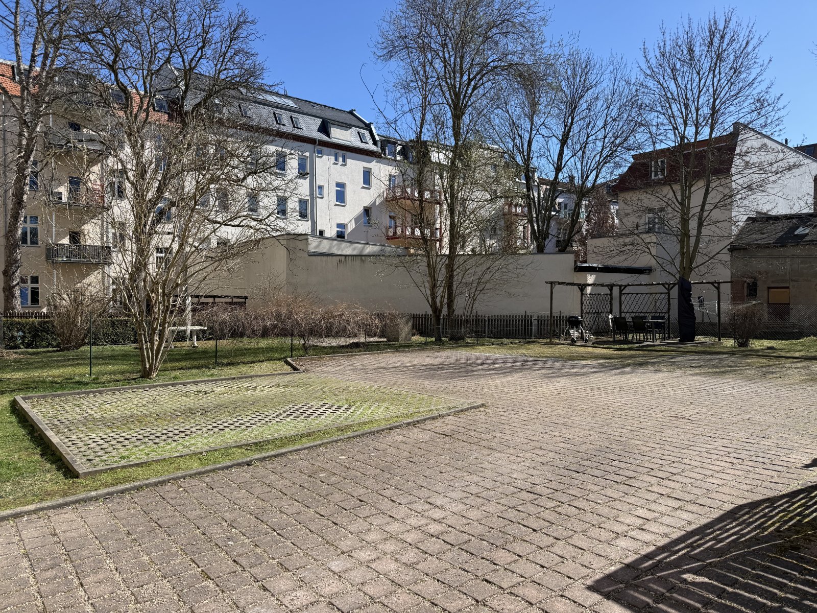 Vermietete 2-Raumwhg. in zentrumsnaher Lage! Großer Südbalkon, EBK, Tageslichtbad u. Stpl.!