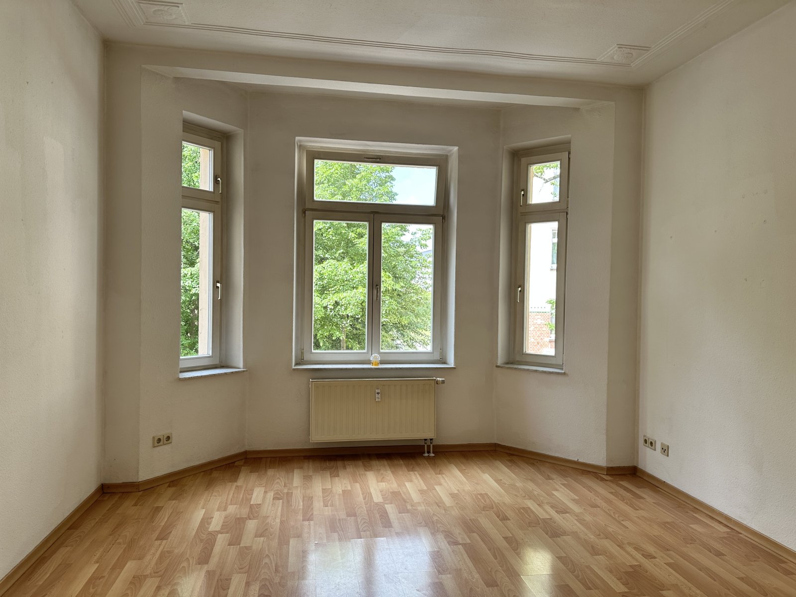 Vermietete 2-Raum-Wohnung mit Einbauküche und Tageslichtbad!