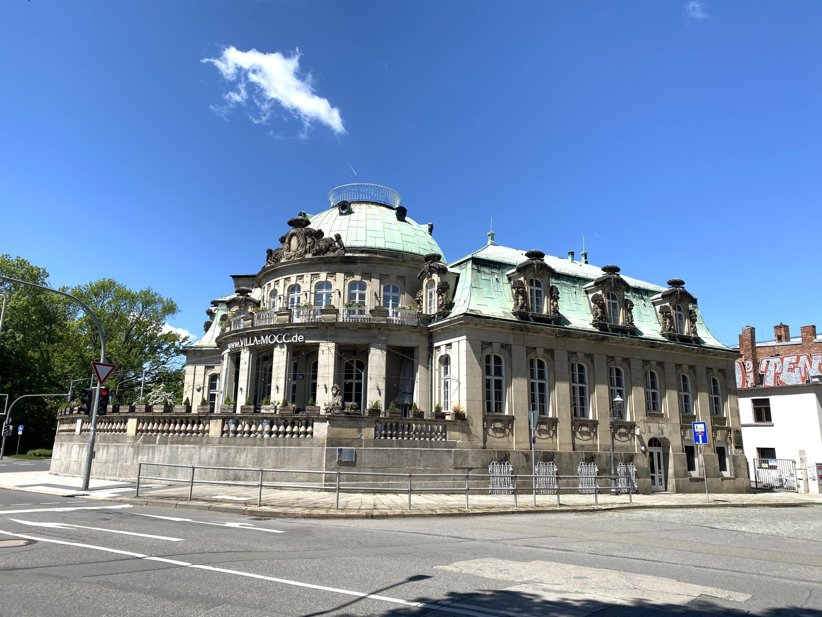 WGH im Zentrum Zwickaus mit Erweiterungspotential, Komplettsanierung erforderlich, Denkmalschutz!