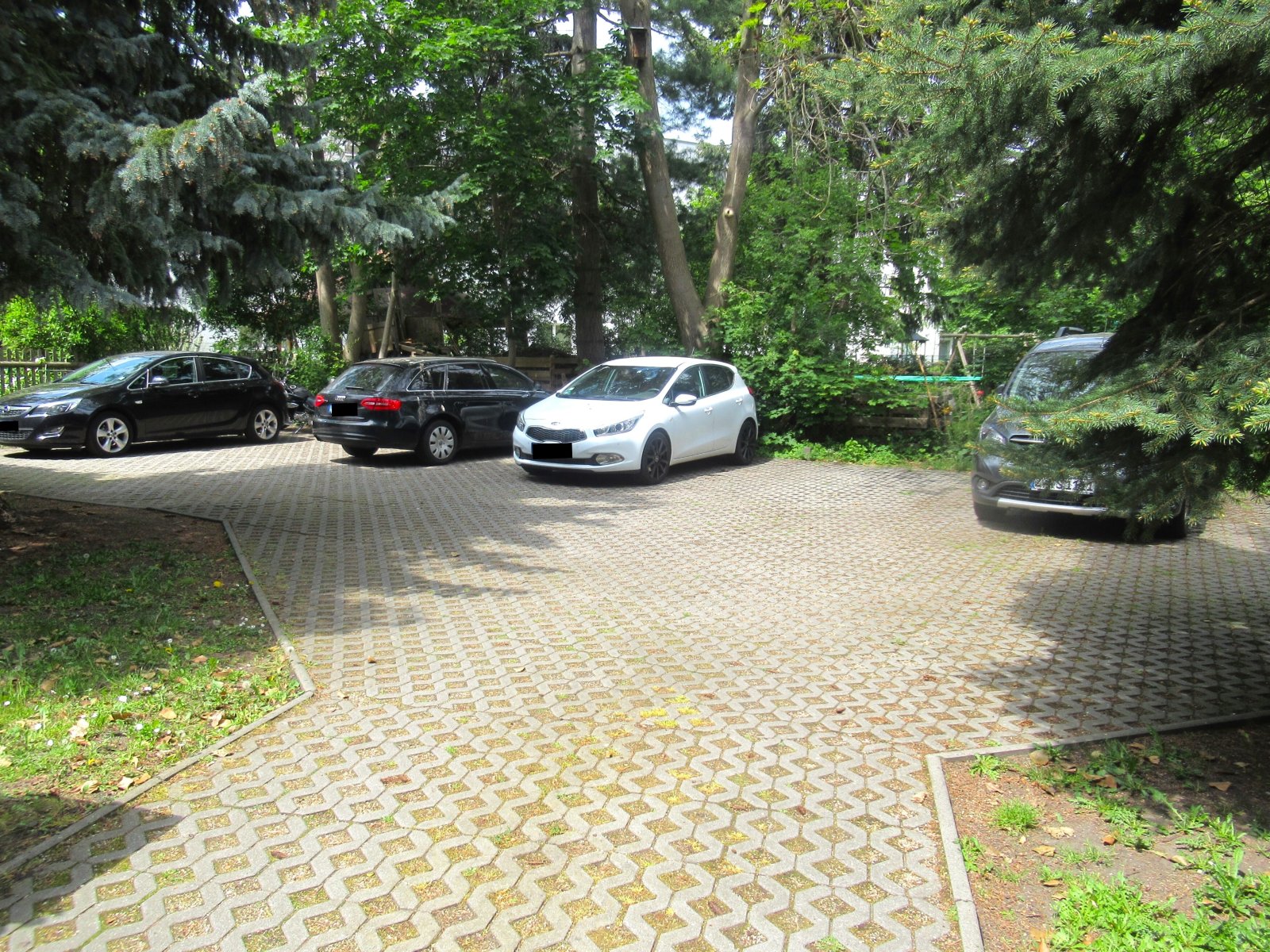 Helle und sehr geräumige 2-Raum-Whg. im DG, mit Stellplatz und Balkon, Nordvorstadt, Muldennähe