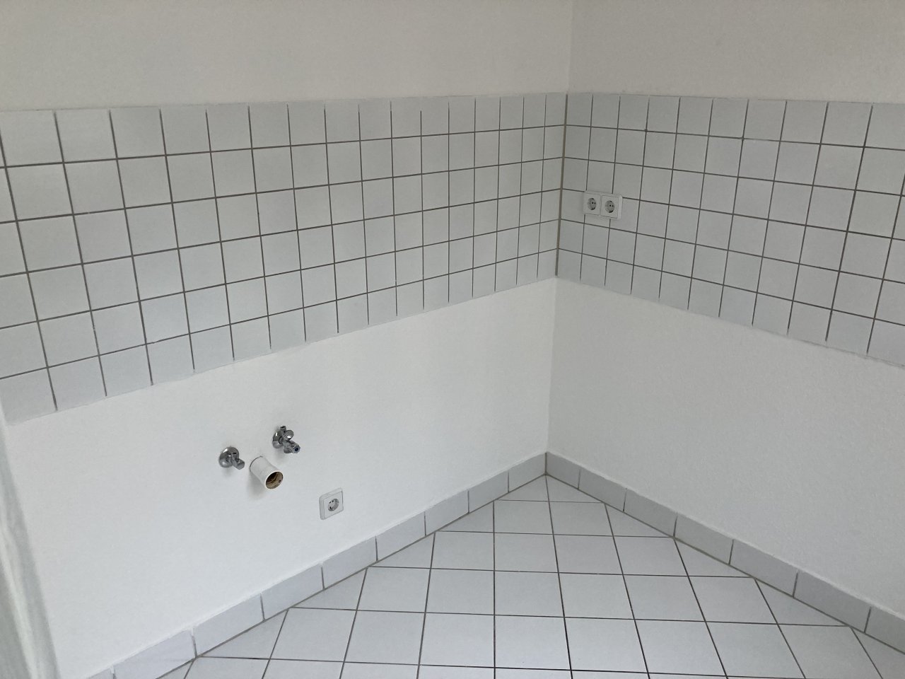 Vermietete 3-Raum-Whg. mit Balkon in unmittelbarer Nähe zum Neumarkt!