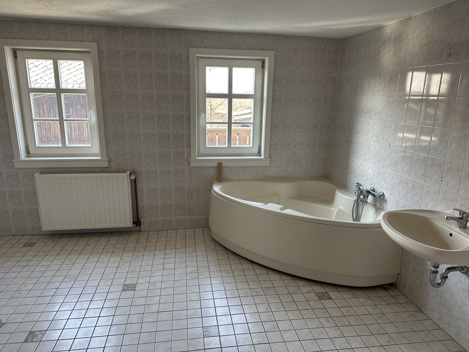 Idyllisches Landleben auf ehemaligem Bauernhof, gepflegter Zustand, ca. 2.400 m² Grundstück