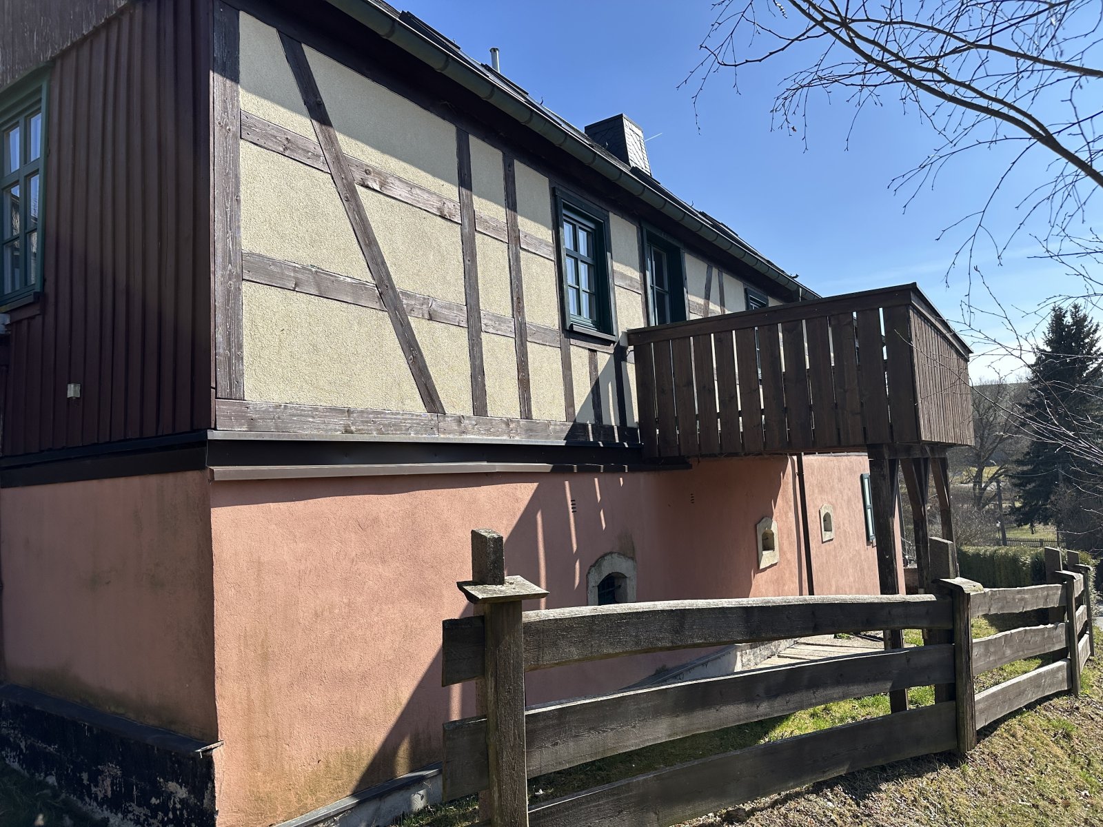 Idyllisches Landleben auf ehemaligem Bauernhof, gepflegter Zustand, ca. 2.400 m² Grundstück