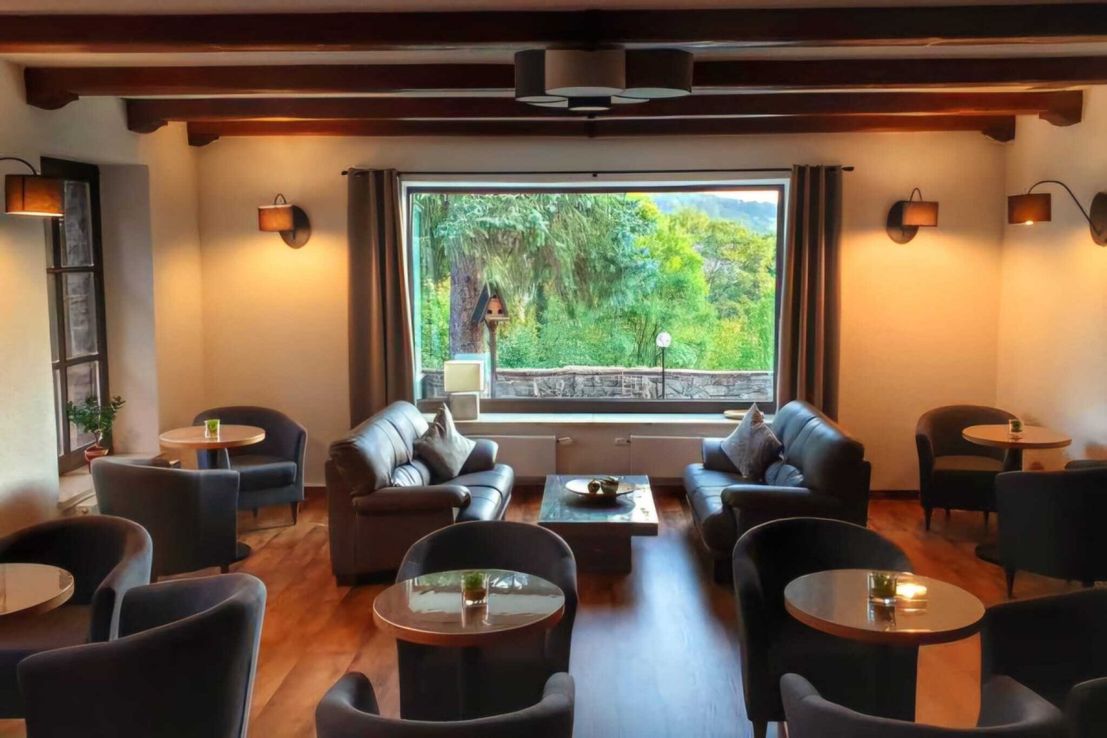 Ehem. Parkhotel mit 19 Zimmern + viele Extras + herrlicher Fernblick, Denkmalschutz