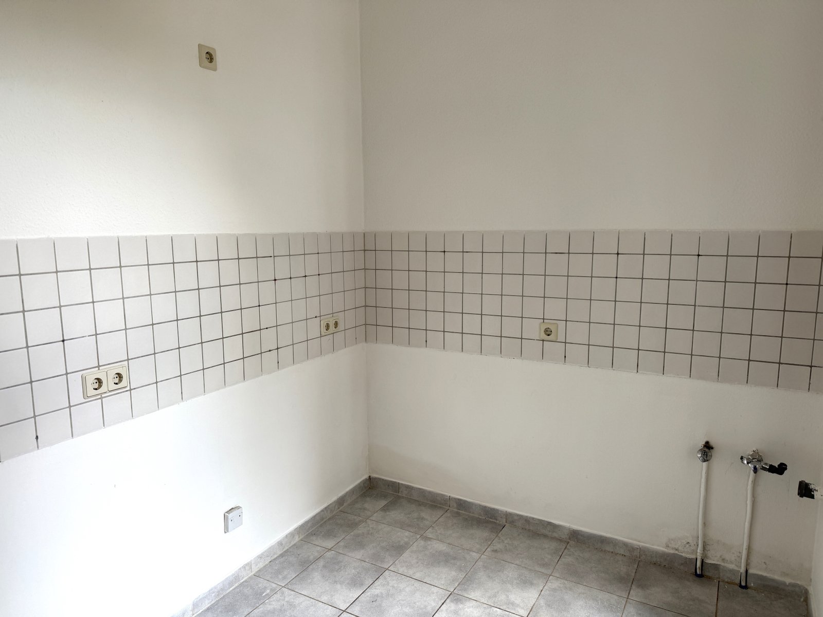 Barrierefrei Wohnen im Zentrum mit Fahrstuhl und großem Balkon - ideale Lage - gegenüber Schwanenteich!