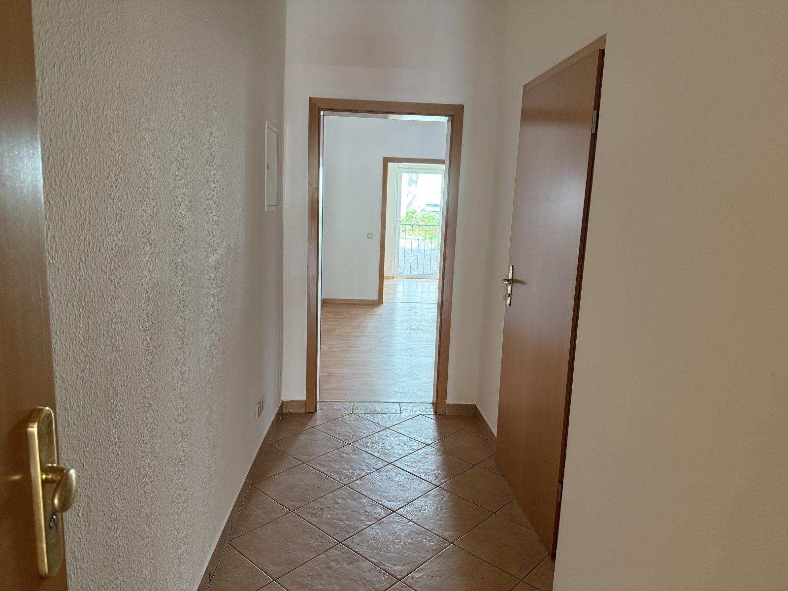 Barrierefrei Wohnen im Zentrum mit Fahrstuhl und großem Balkon - ideale Lage - gegenüber Schwanenteich!