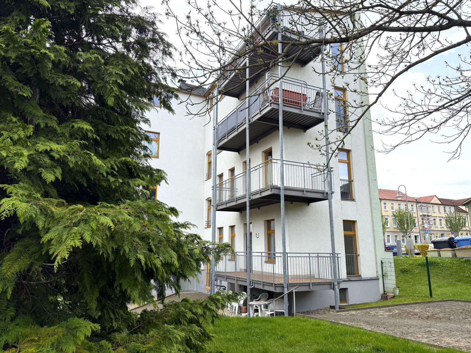 Barrierefrei Wohnen im Zentrum mit Fahrstuhl und großem Balkon - ideale Lage - gegenüber Schwanenteich!