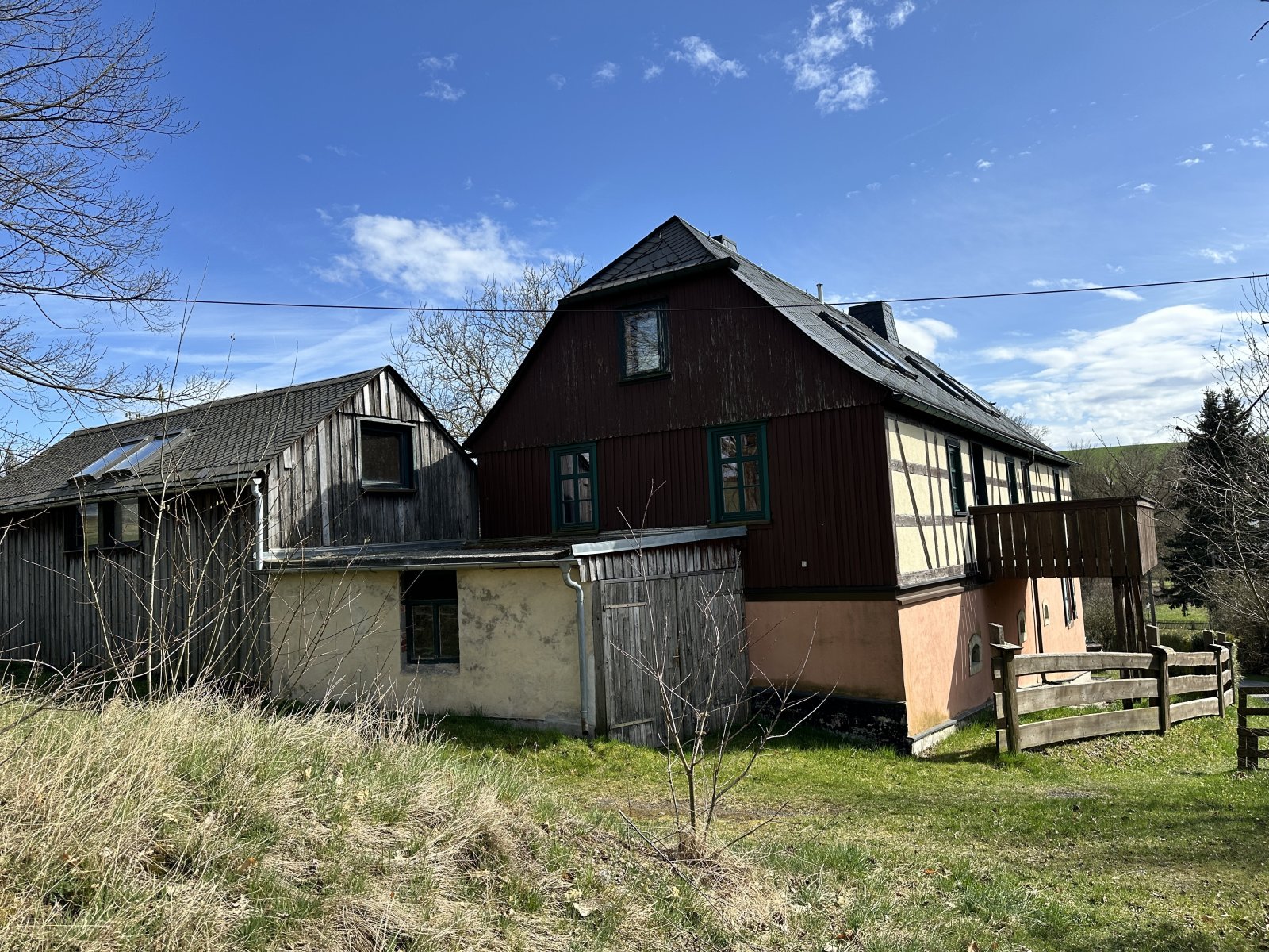 Idyllisches Landleben auf ehemaligem Bauernhof, gepflegter Zustand, ca. 2.400 m² Grundstück