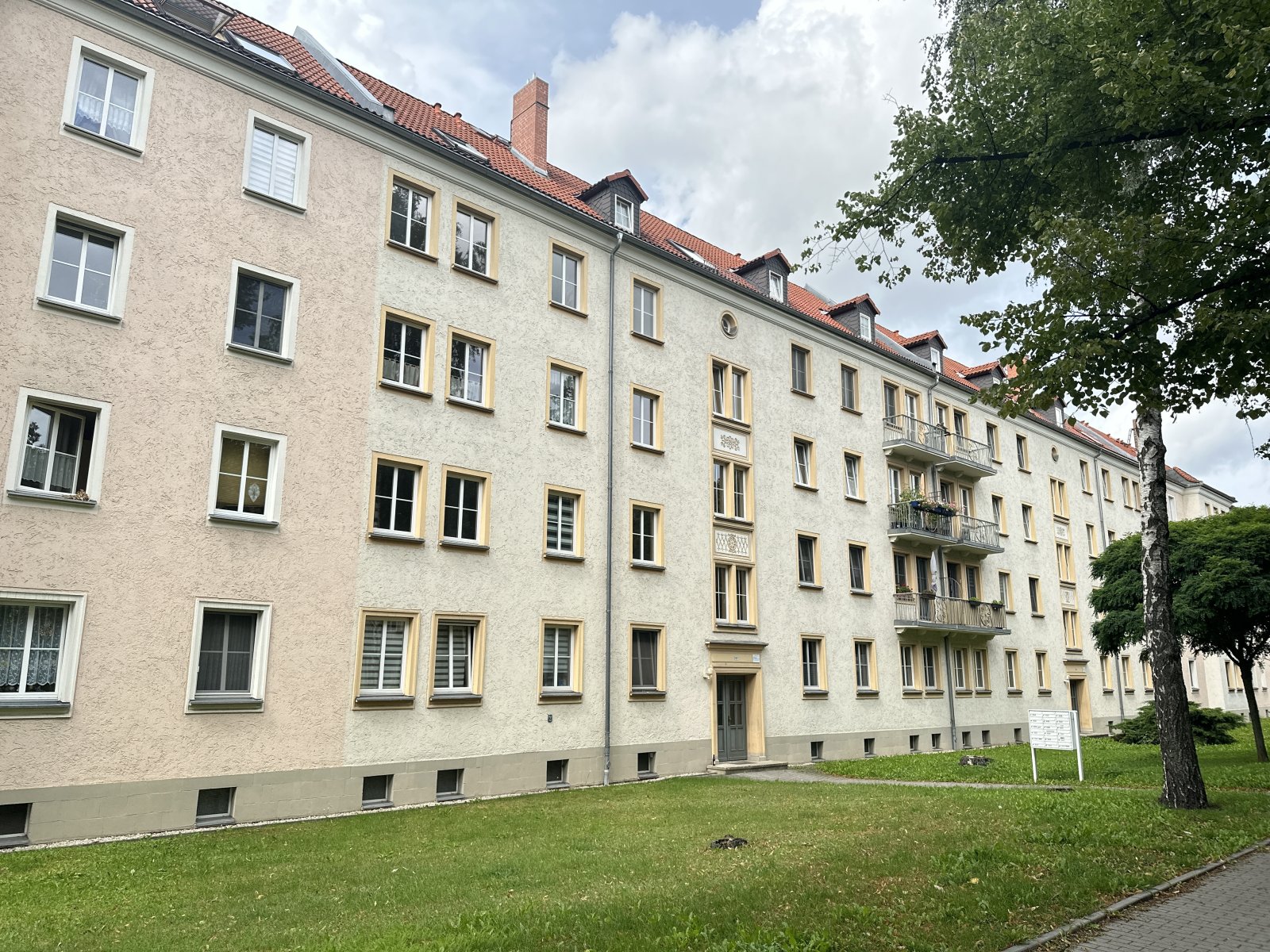 Vermietete 3-Raumwohnung mit Balkon, Tageslichtbad u. Stellpl. in Zwickau!