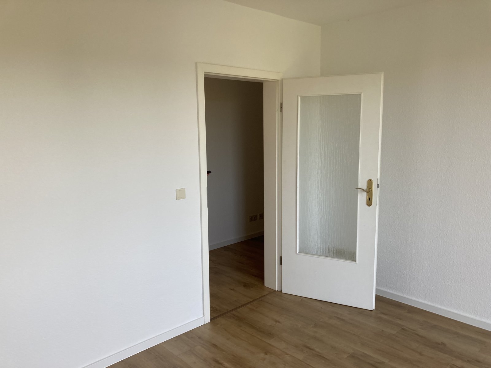 Investieren in Marienthal: Vermietete Wohnung mit Balkon, Tageslichtküche & Stellplatz