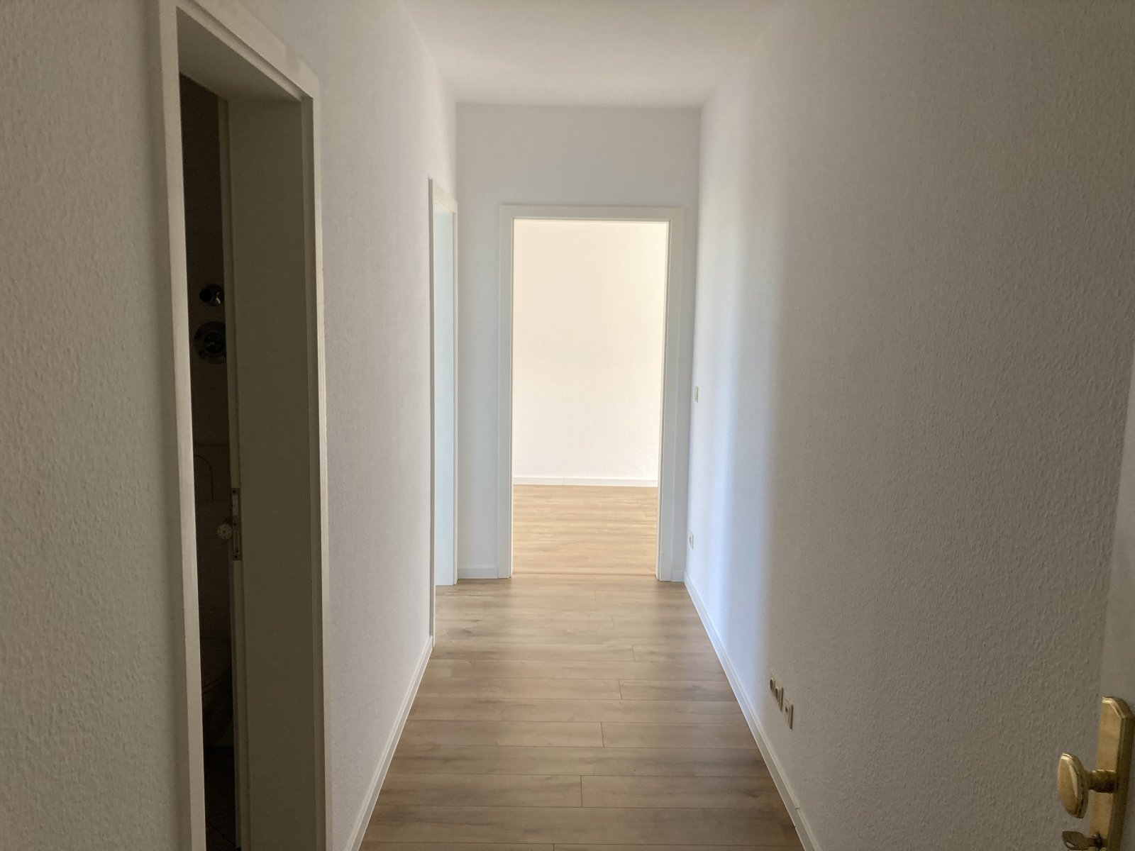 Investieren in Marienthal: Vermietete Wohnung mit Balkon, Tageslichtküche & Stellplatz