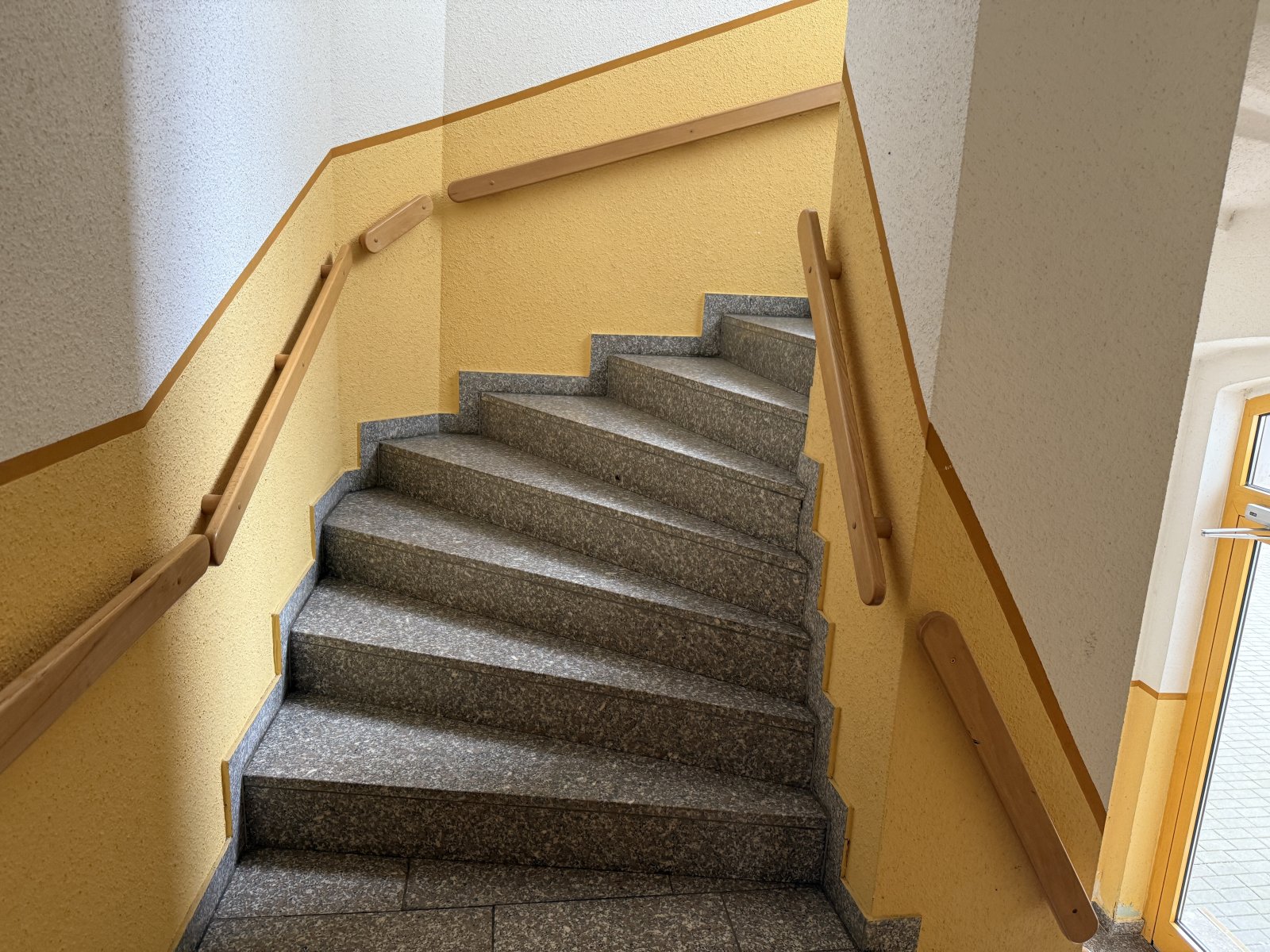 Seniorengerechte 1,5-RW, BJ. 1994, Nähe Schwanenteich+Zentrum, Balkon, Lift, Stellplatz, vermietet