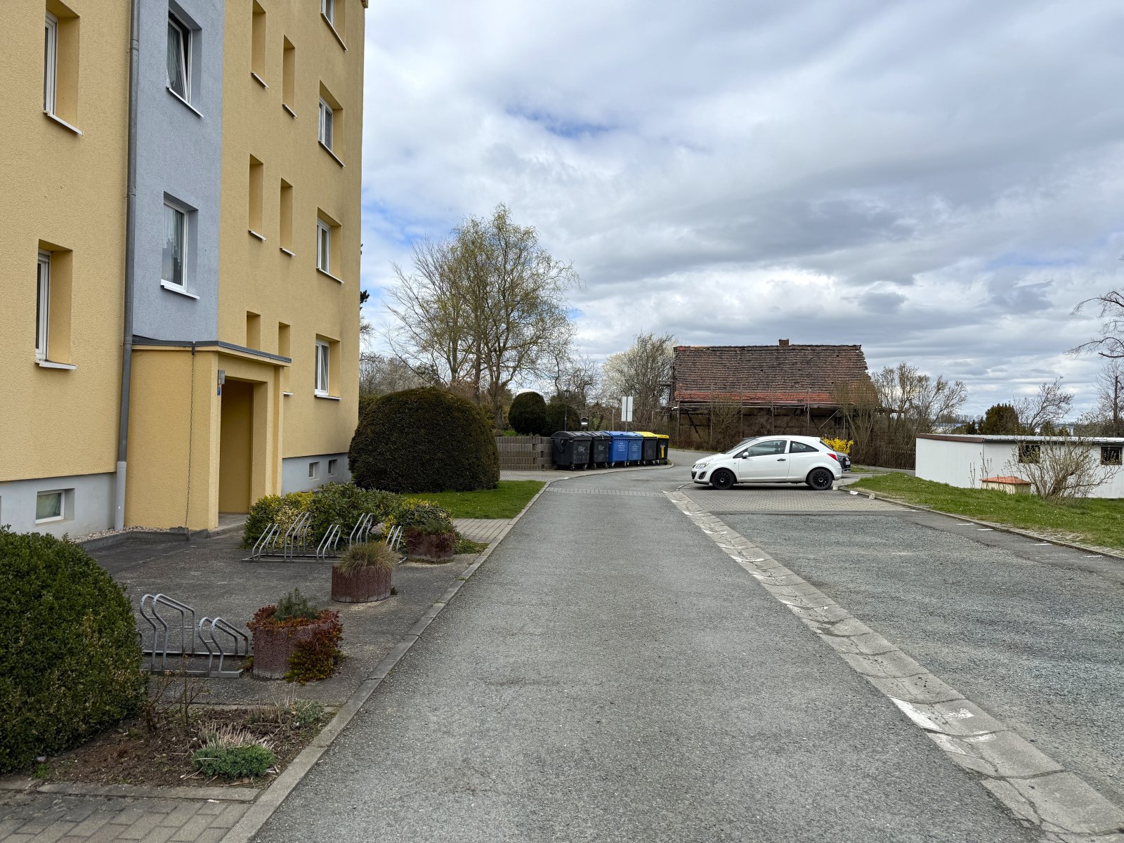 Vermietete 2-RWE im 2. OG mit Balkon, Stpl. und Tageslicht-Bad! Unmittelbare Nähe zur Talsperre!