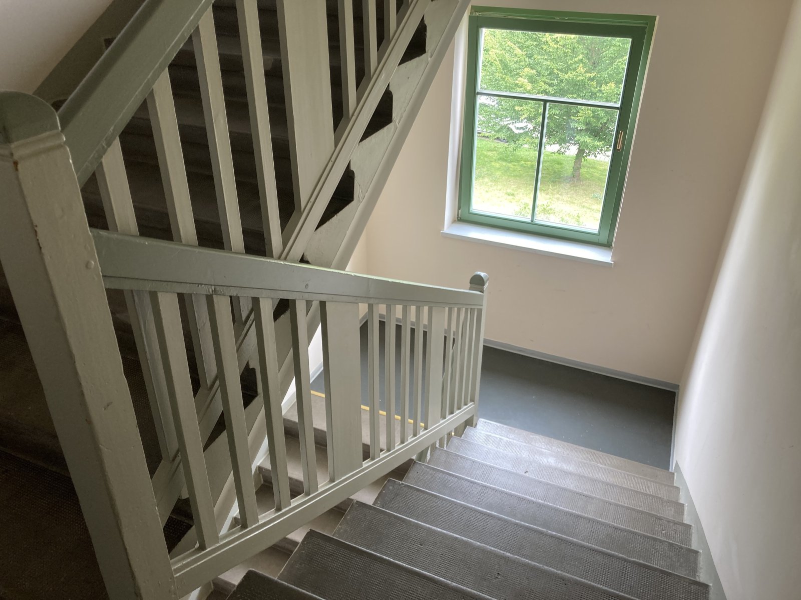 Investieren in Marienthal: Vermietete Wohnung mit Balkon, Tageslichtküche & Stellplatz