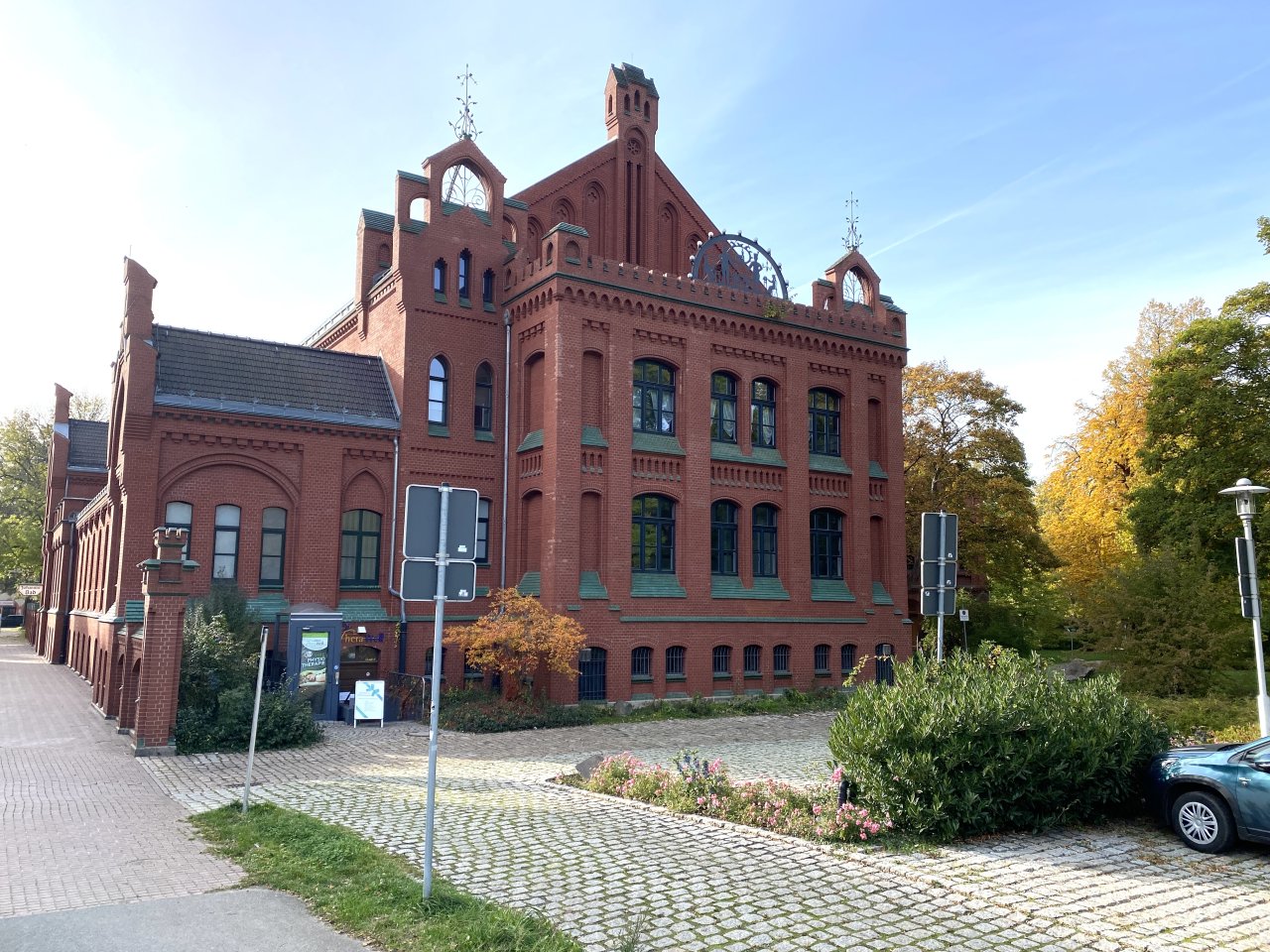 Eine ganze Etage nur für Sie! DG-Wohnung, 4 Zimmer, Gäste-WC, Balkon, vermietet!