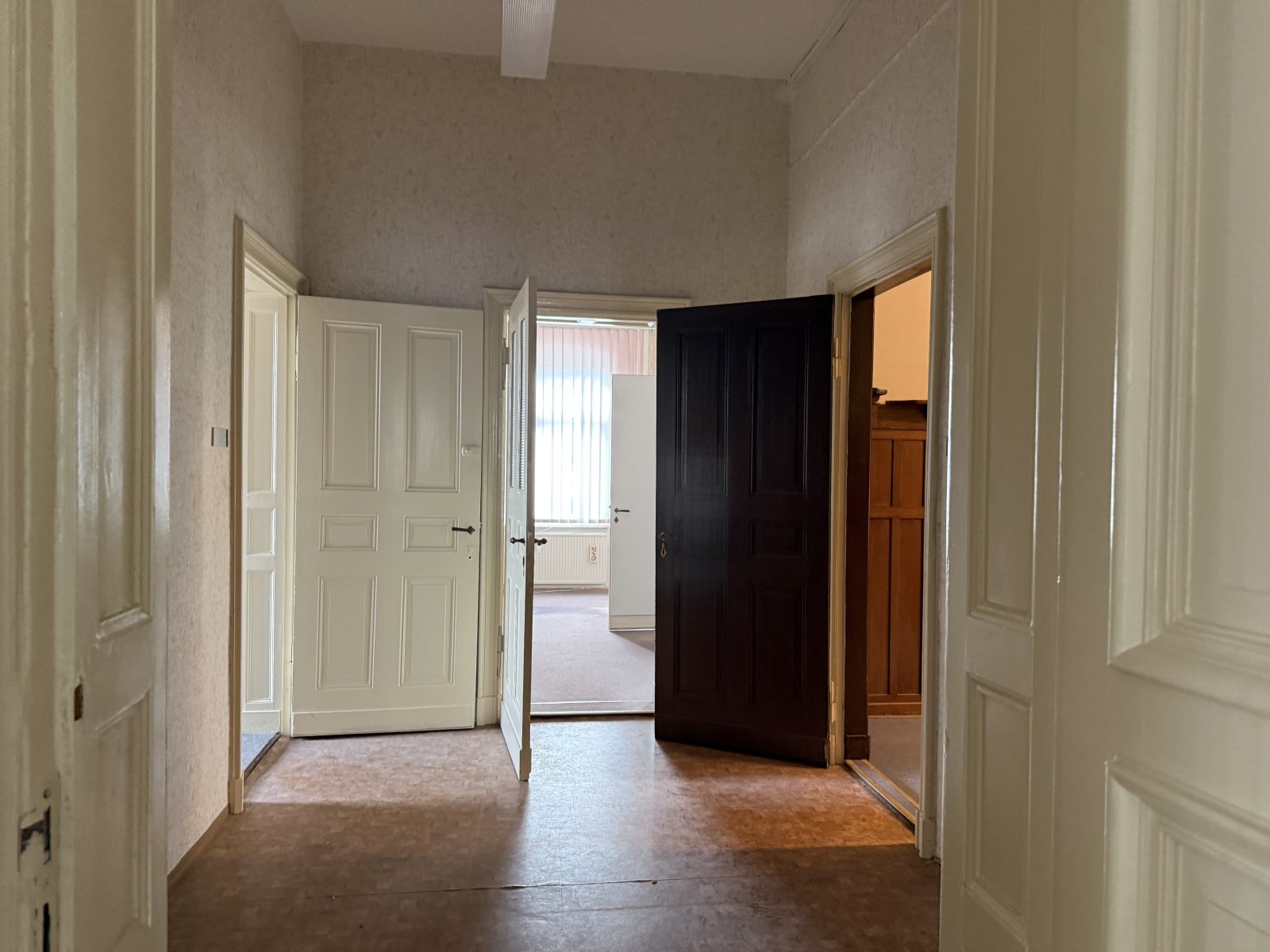 Repräsentatives Wohnen oder Arbeiten auf 200 m² in Fabrikantenvilla – Sanierung nach Wunsch!