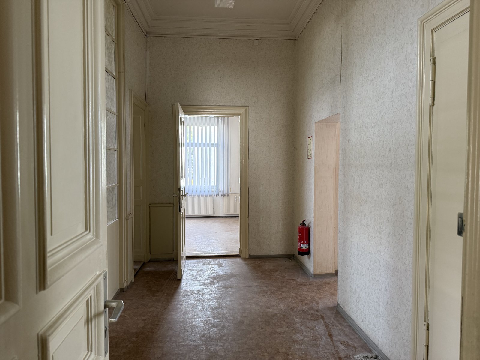 Repräsentatives Wohnen oder Arbeiten auf 200 m² in Fabrikantenvilla – Sanierung nach Wunsch!