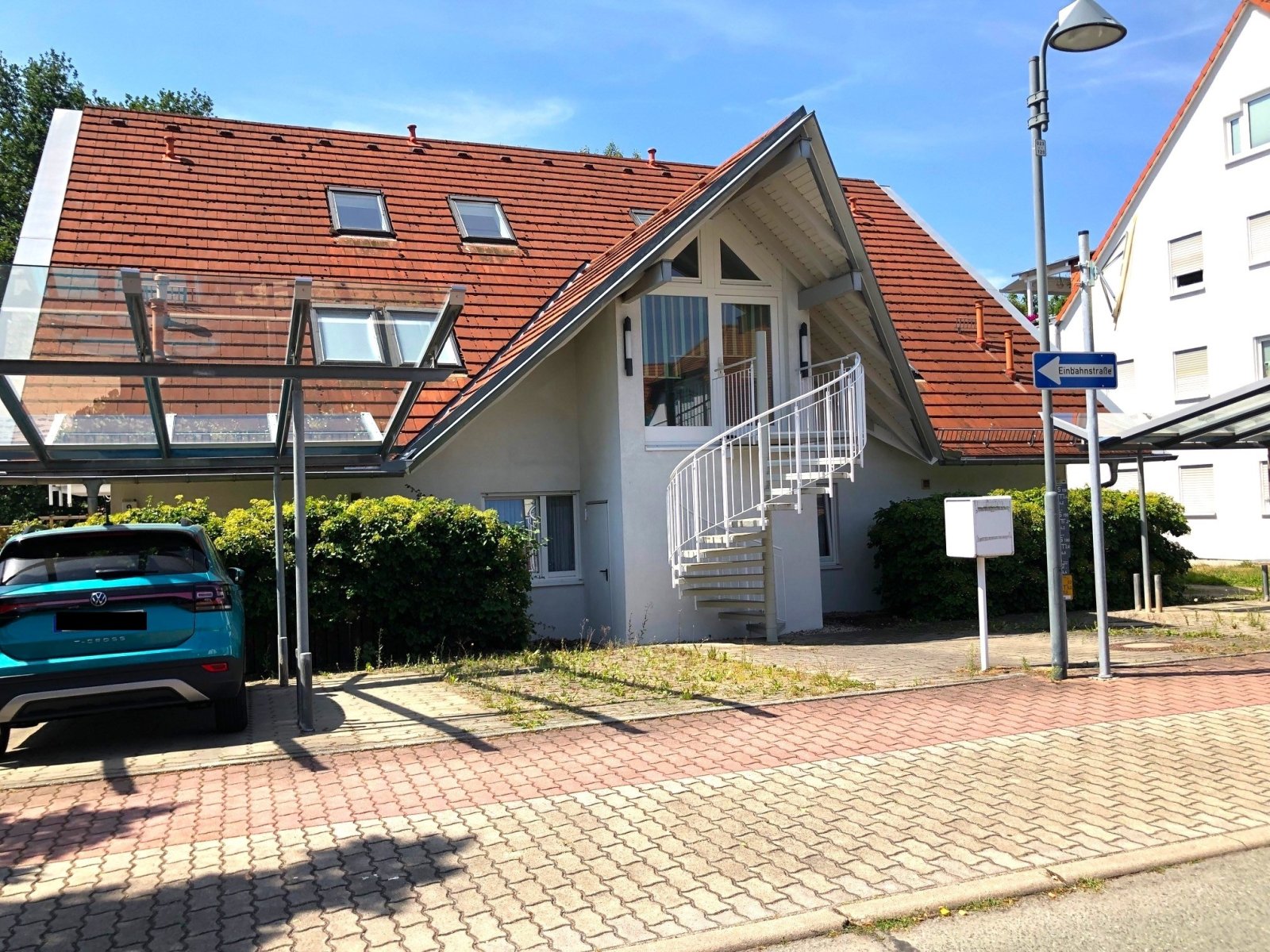 Ab 1.8.25! Schöne 1-Raumwohnung mit Balkon, Stpl. und EBK in ruhiger Wohnsiedlung!