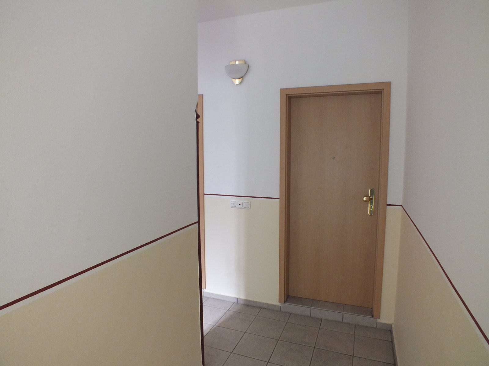 Leerstehende, helle 2-Raumwohnung mit EBK in Kirchberg! Denkmalschutz!