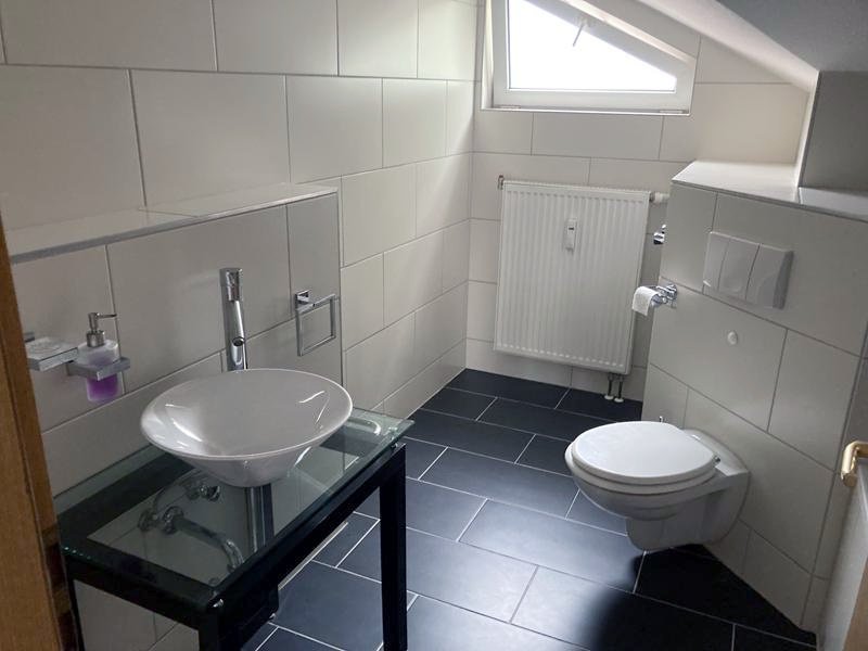 Attraktive, zentrumsnahe 3R.-Whg. mit großer Dachterrasse u. Stellpl.! Leerstehend