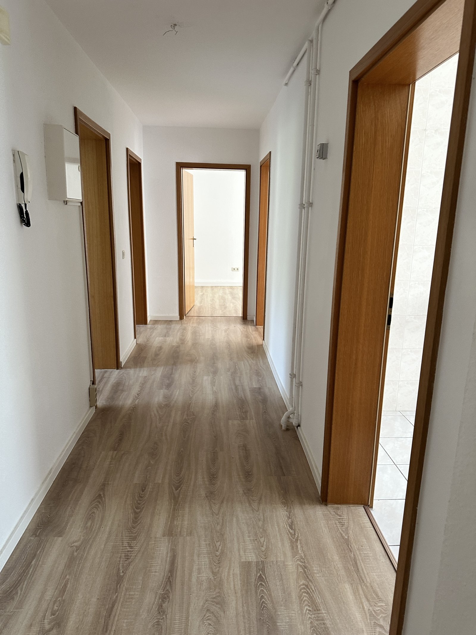 Gepflegte 3R-Whg. mit Kfz.-Stpl.! Bad u. Küche m. Fenster! Sofort vermietbar! Auch für Selbstnutzer!