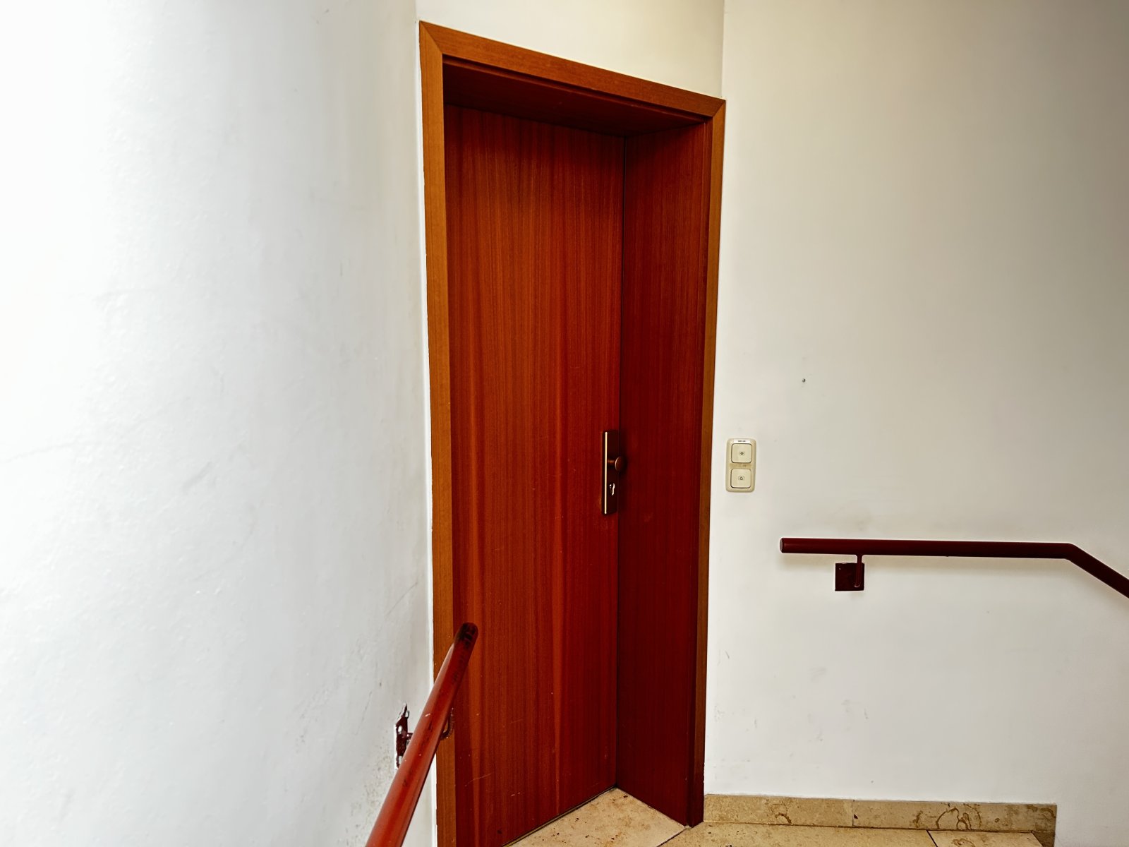 Helle 2-Raumwohnung mit 2 TG-Stpl! Fahrstuhl; Marienthal - Nähe HBK!