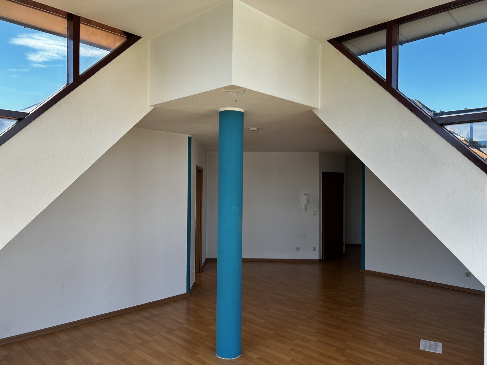 Helle 2-Raumwohnung mit 2 TG-Stpl! Fahrstuhl; Marienthal - Nähe HBK!