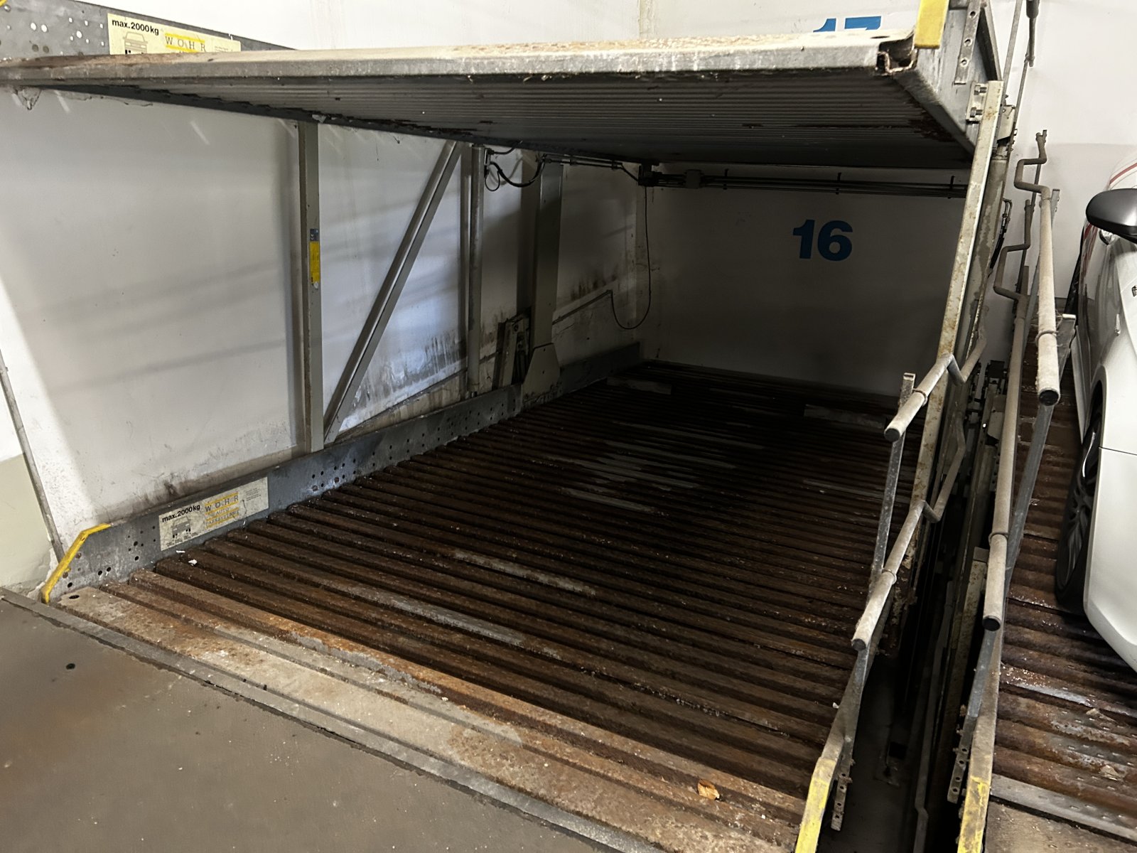 Helle 2-Raumwohnung mit 2 TG-Stpl! Fahrstuhl; Marienthal - Nähe HBK!